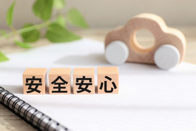 スズメバチが服に止まったときの安全な落とし方