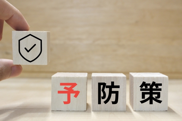 威嚇音を出すスズメバチに刺されないための予防策