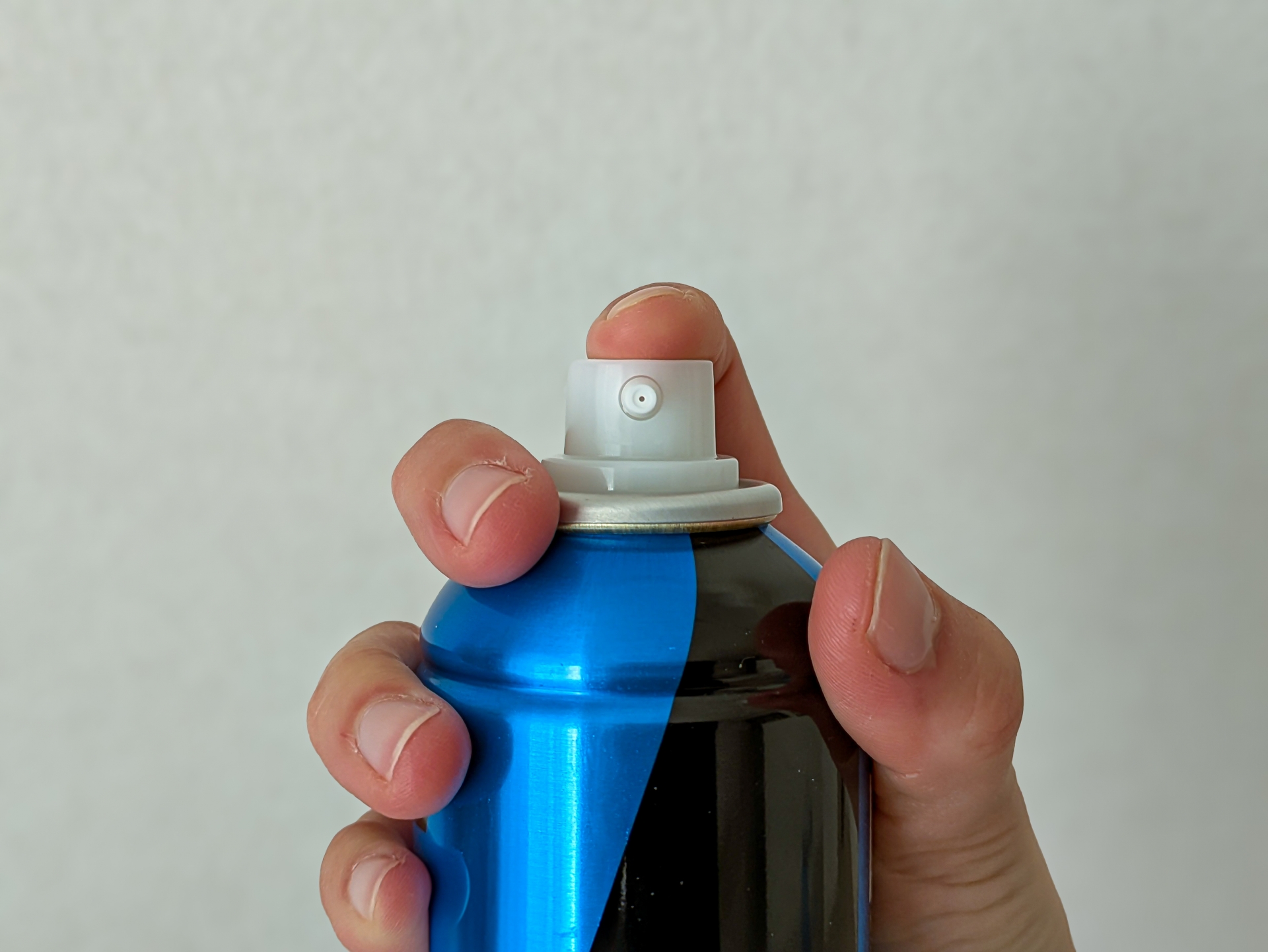 蜂駆除用の市販スプレーを使うときの注意点