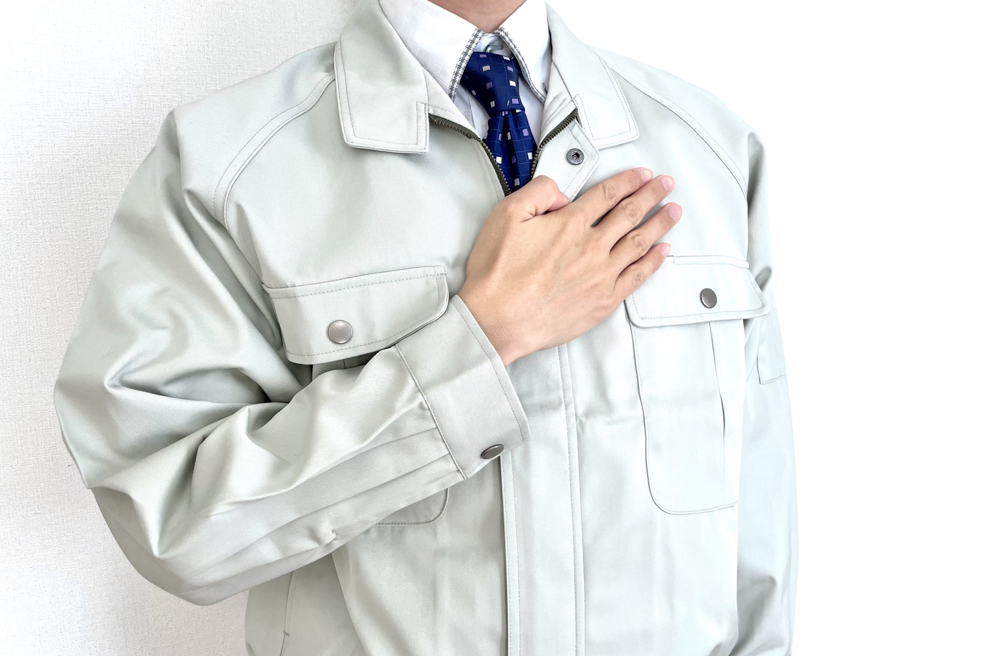 玄関の蜂の巣駆除を業者に任せるべきケース